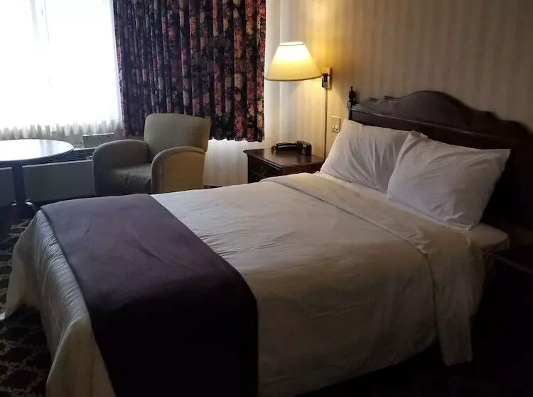 スタンダードルーム, Travelodge By Wyndham Niagara Falls Lundys Lane