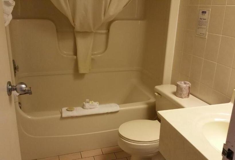 غرفة قياسية, Travelodge By Wyndham Niagara Falls Lundys Lane