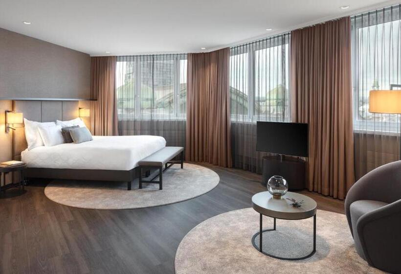 ジュニアスイート, Victoria