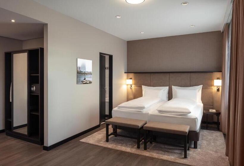 コンフォートルーム, Victoria