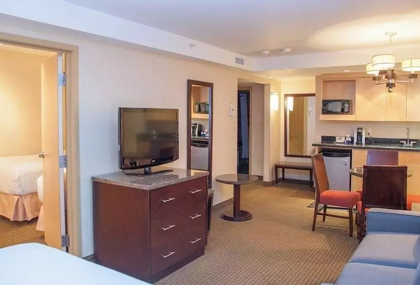 سوئیت 2 خوابه, Ihotel & Conference Center Red Deer