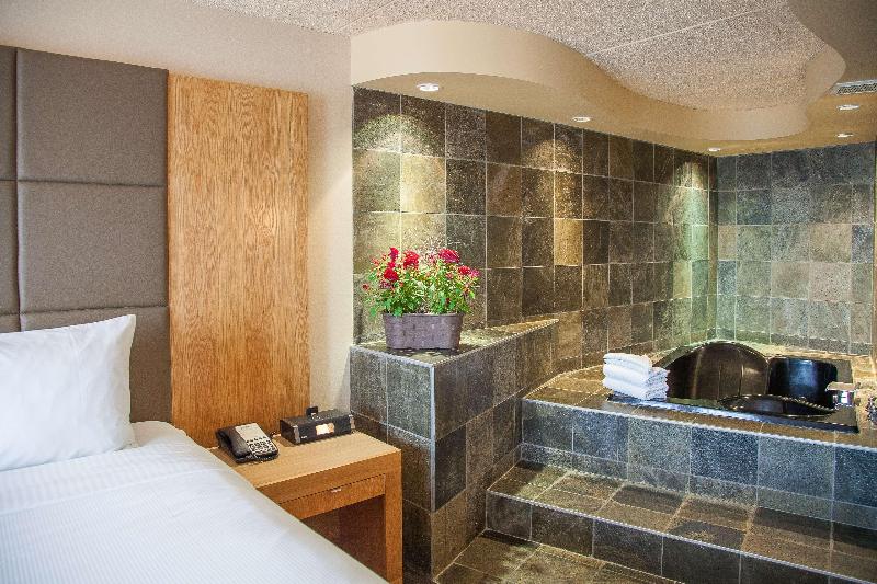 キングサイズベッドのスイートルーム, Ihotel & Conference Center Red Deer