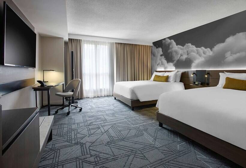 Номер Superior, The Novotel Toronto Centre