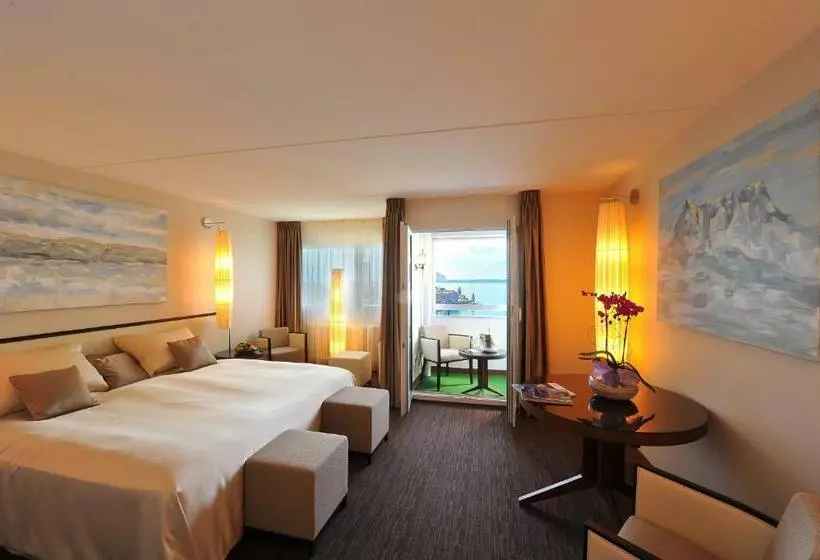 Suite with lake view, Mona