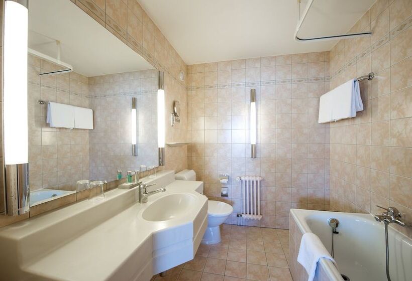 주니어 스위트 호수 전망, Mona Ex Eurotel