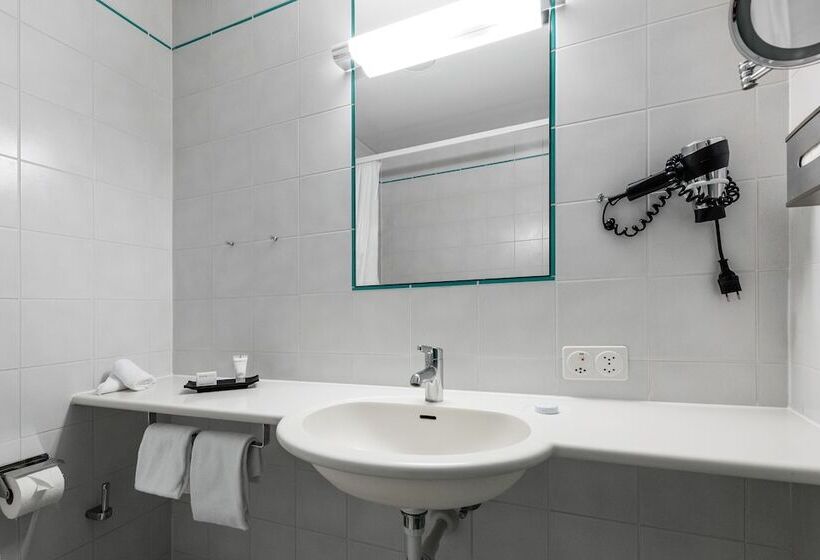 Номер Стандарт с Балконом, Grand Hotel Et Centre Thermal D Yverdon Les Bains