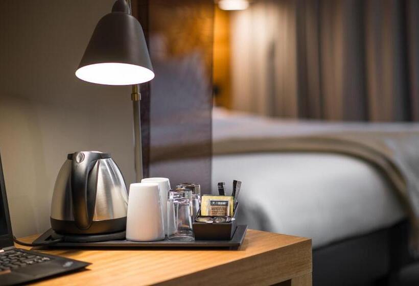 سوییت جونیور, 9hotel Paquis