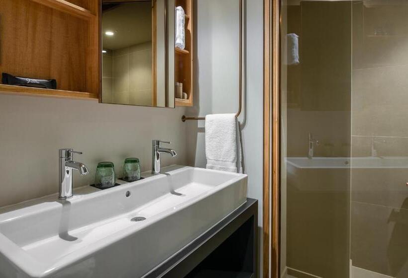 سوییت جونیور, 9hotel Paquis