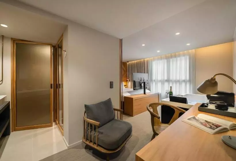 سوئیت با وان آب گرم, 9hotel Paquis