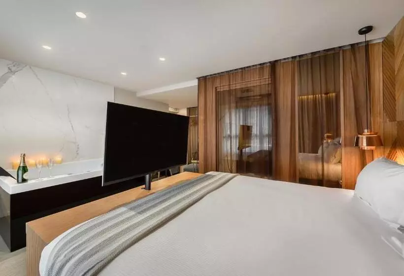سوئیت با وان آب گرم, 9hotel Paquis