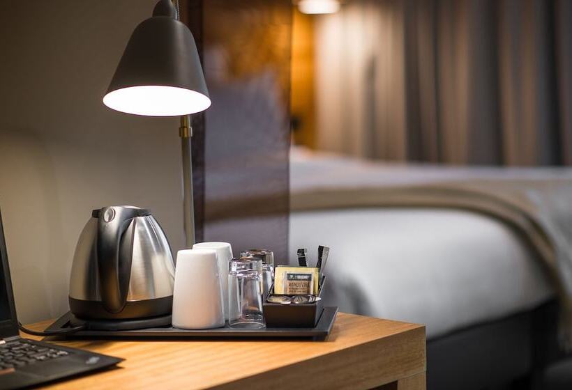 سوییت جونیور, 9hotel Paquis
