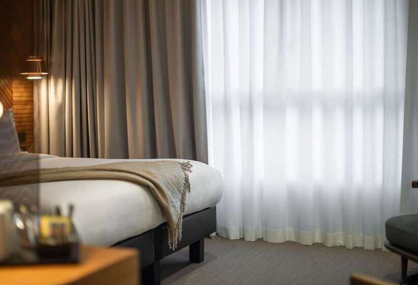 سوییت جونیور, 9hotel Paquis
