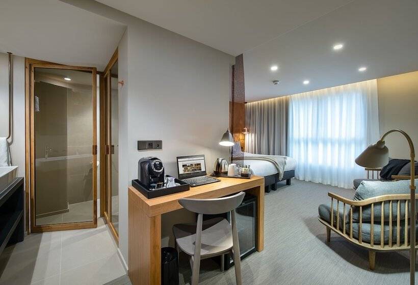 سوییت جونیور, 9hotel Paquis
