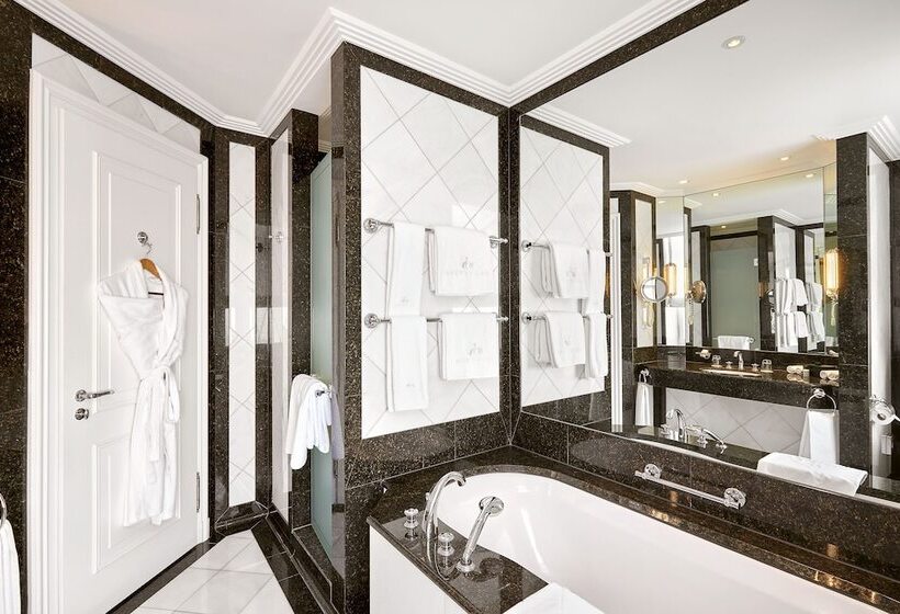 اتاق لوکس, Baur Au Lac