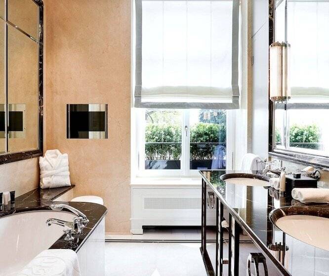 سوییت جونیور لوکس, Baur Au Lac