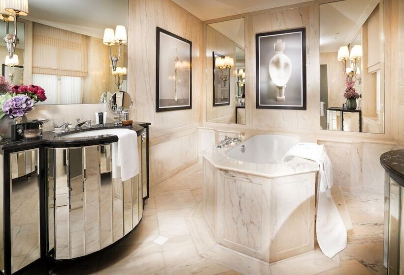 سوییت جونیور لوکس, Baur Au Lac