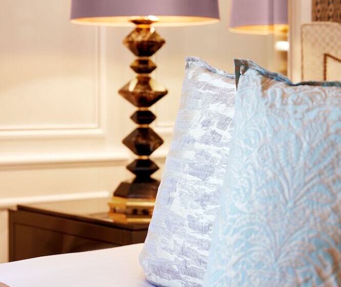 سوییت لوکس, Baur Au Lac