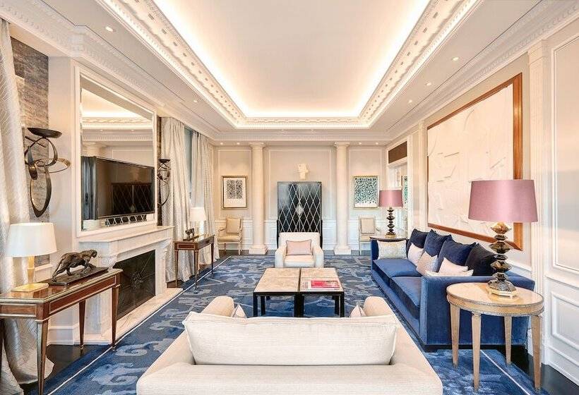 سوییت لوکس, Baur Au Lac