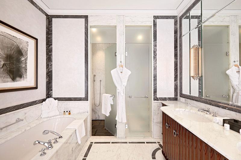 سوییت لوکس, Baur Au Lac