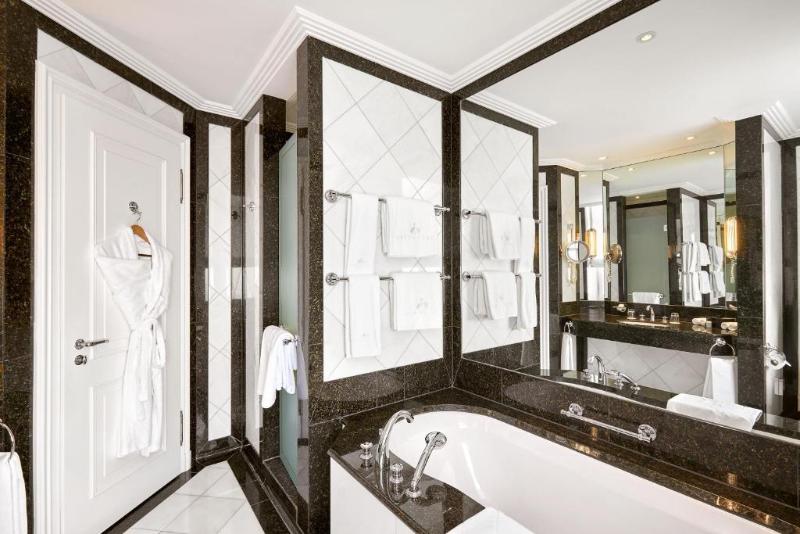 اتاق لوکس, Baur Au Lac