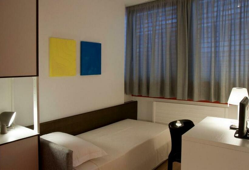 חדר יחיד בסיסי, Garni Centro