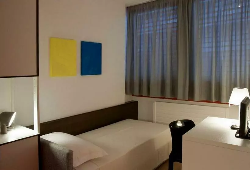 Chambre Basic Individuelle, Garni Centro