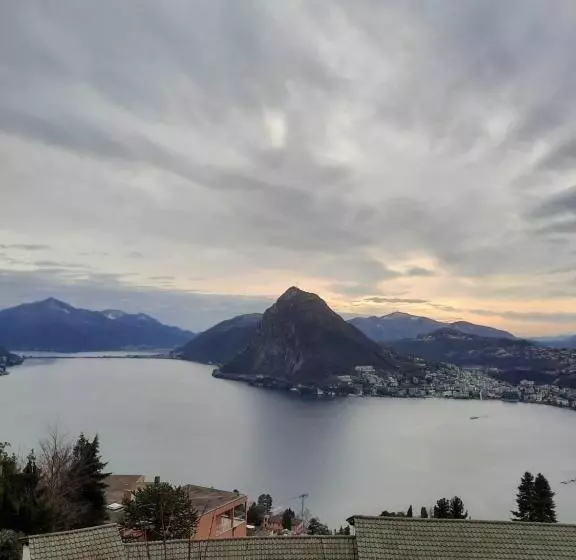 Suite with lake view, Colibrì