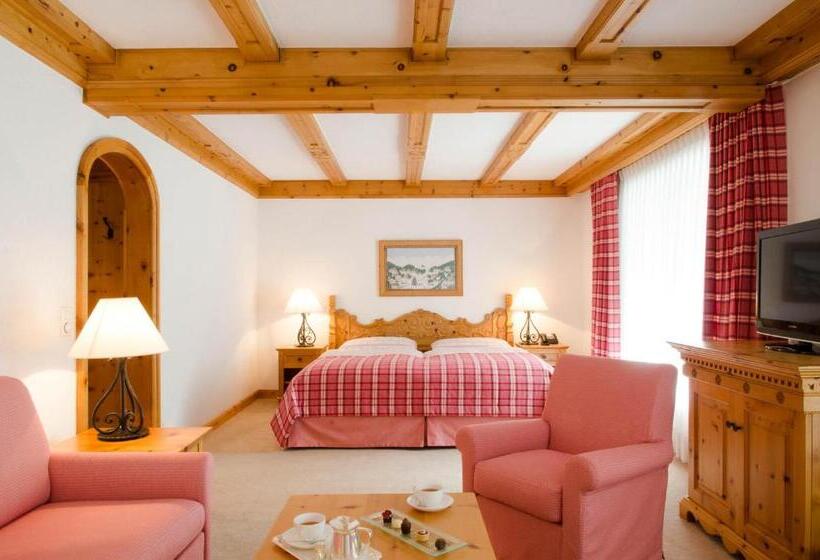 جناح جونيور, Crystal Hotel Superior