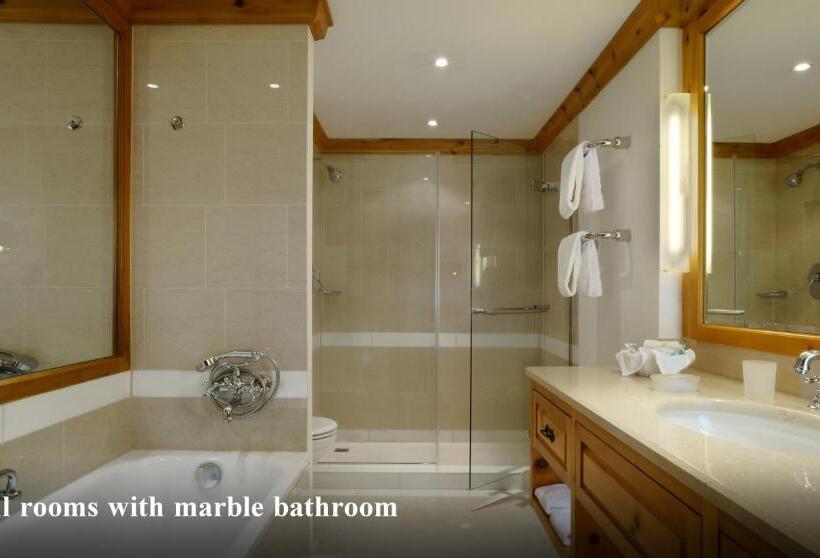 جناح, Crystal Hotel Superior