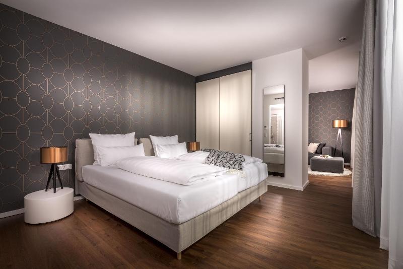 חדר משפחתי דלוקס, Dakota