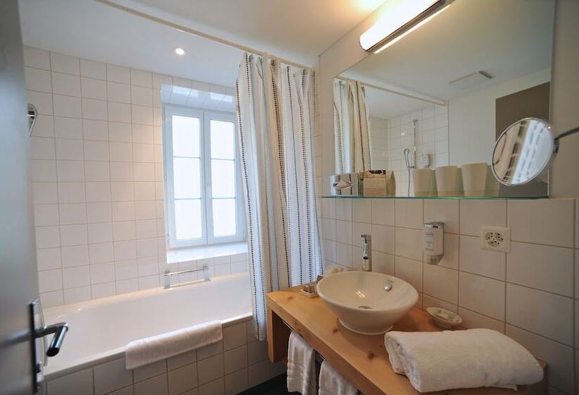 舒适型房间, Donatz