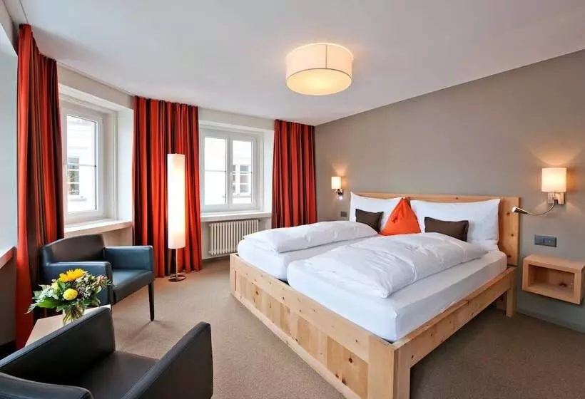 Chambre Supérieure, Donatz