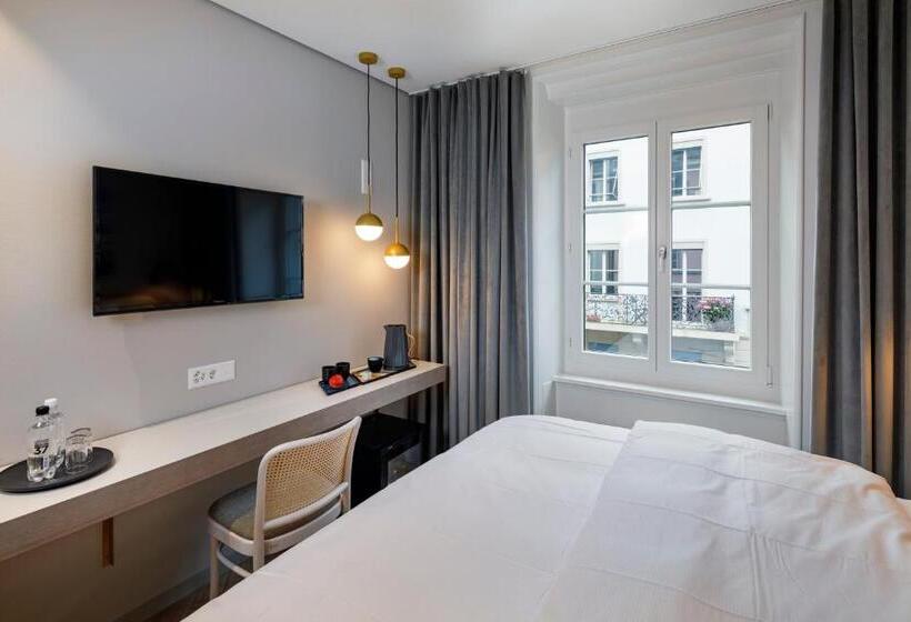 اتاق راحتی, Felix