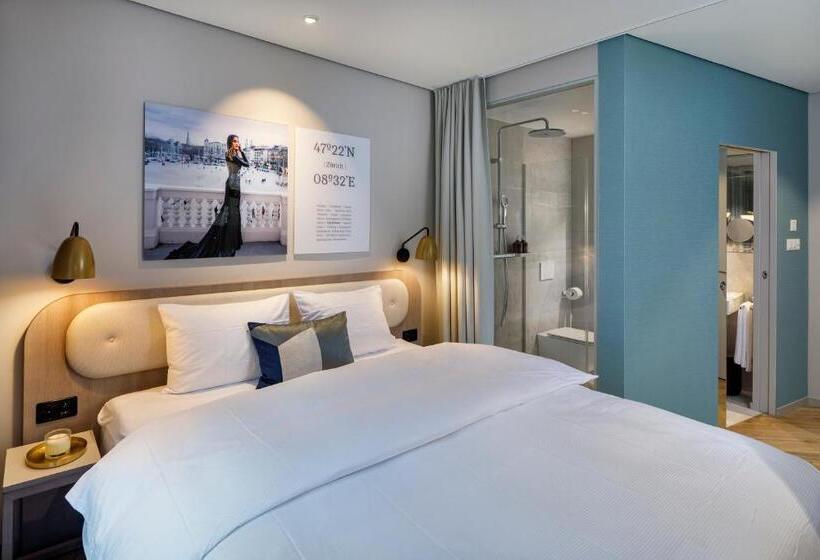 اتاق راحتی, Felix