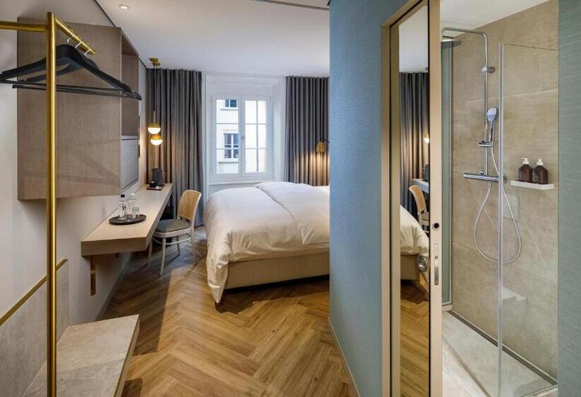 اتاق راحتی, Felix