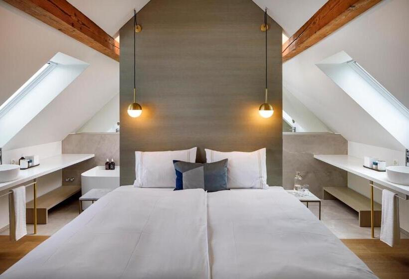 اتاق استاندارد, Felix