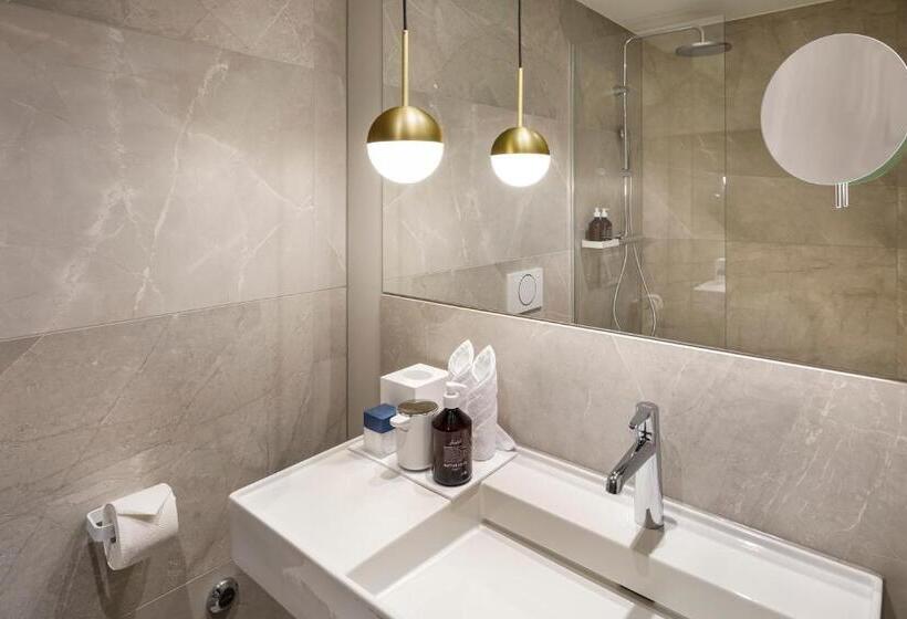 اتاق استاندارد یک نفره, Felix