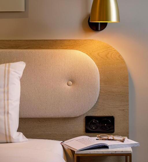 اتاق راحتی, Felix