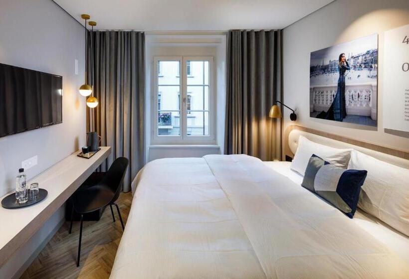 اتاق استاندارد, Felix