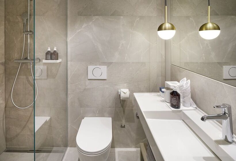 اتاق استاندارد یک نفره, Felix