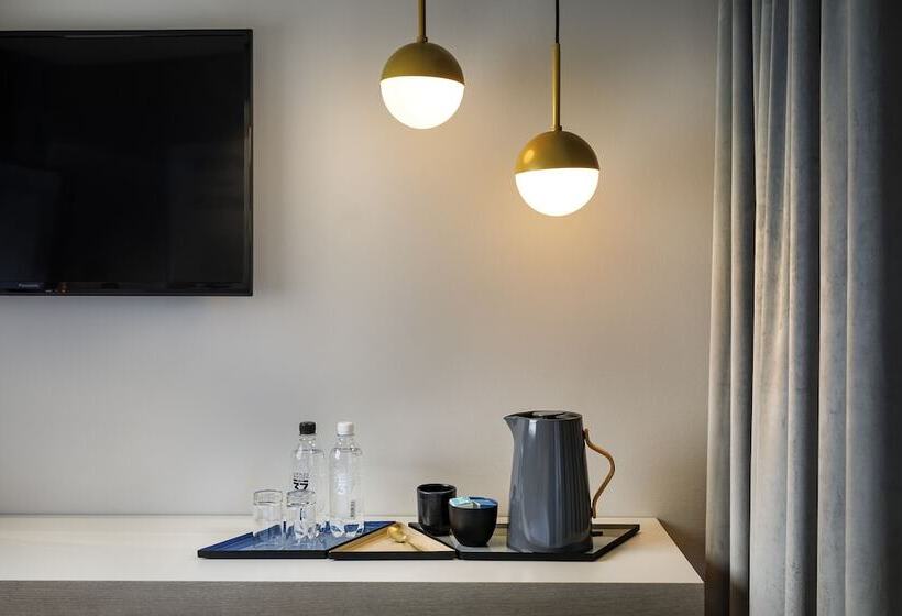 اتاق استاندارد یک نفره, Felix