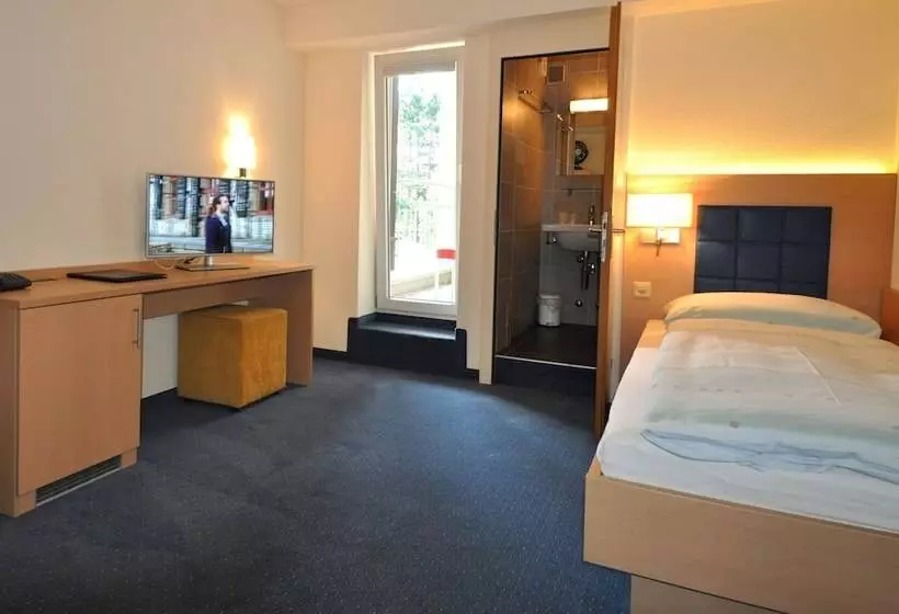 Quarto Estandar Individual, Felmis
