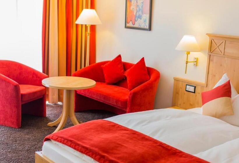 חדר משפחתי, Taescherhof