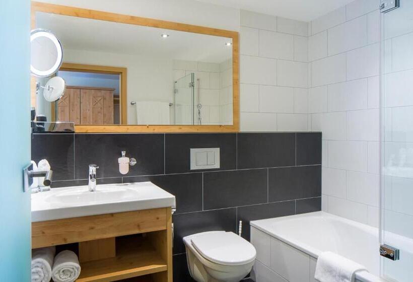 חדר משפחתי, Taescherhof