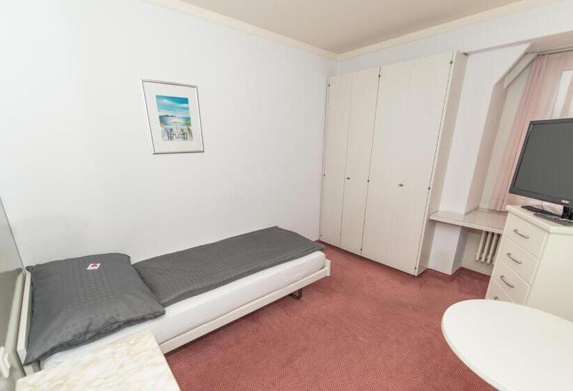 חדר סטנדרט יחיד, Rotes Haus