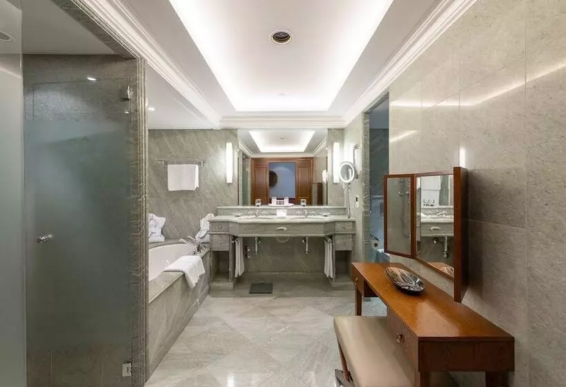 デラックスジュニアスイート, Suvretta House