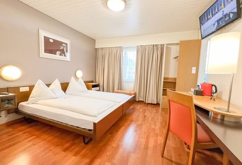 חדר אקונומי, Rothaus Luzern & Peruvian Culinary Art