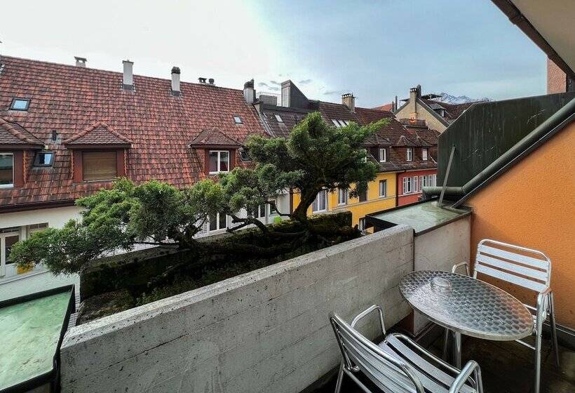 标准间, Rothaus Luzern & Peruvian Culinary Art