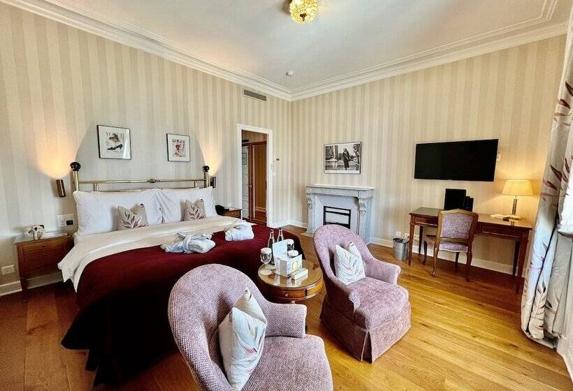 اتاق لوکس با چشم‌انداز دریاچه, Hôtel Des Trois Couronnes & Spa   The Leading Hotels Of The World