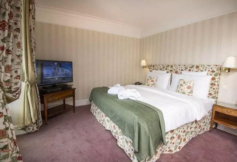 湖の見えるジュニアスイート, Hôtel Des Trois Couronnes & Spa The Leading Hotels Of The World